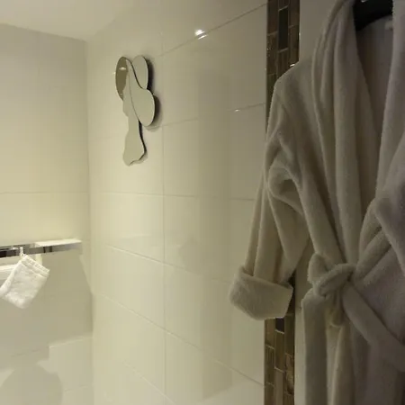 B&B Chambres D'hotes La Bessonnerie 3*